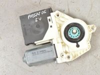 Volkswagen Passat Window regulator engine, front left Part code: 1K0959701L
Body type: Universaal
Eng...