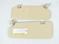 Honda CR-V Sun guard (left + right) Part code: 83230-SWA-R92ZB
Body type: Linnamaastur