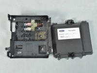 Ford Focus Fuse box cover Part code: 2348007
Body type: Universaal